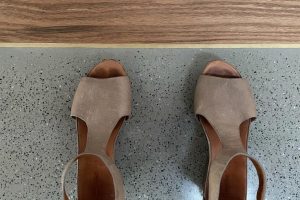 shoes_wood_concrete
