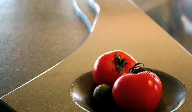 tomatoes_bowl_concrete